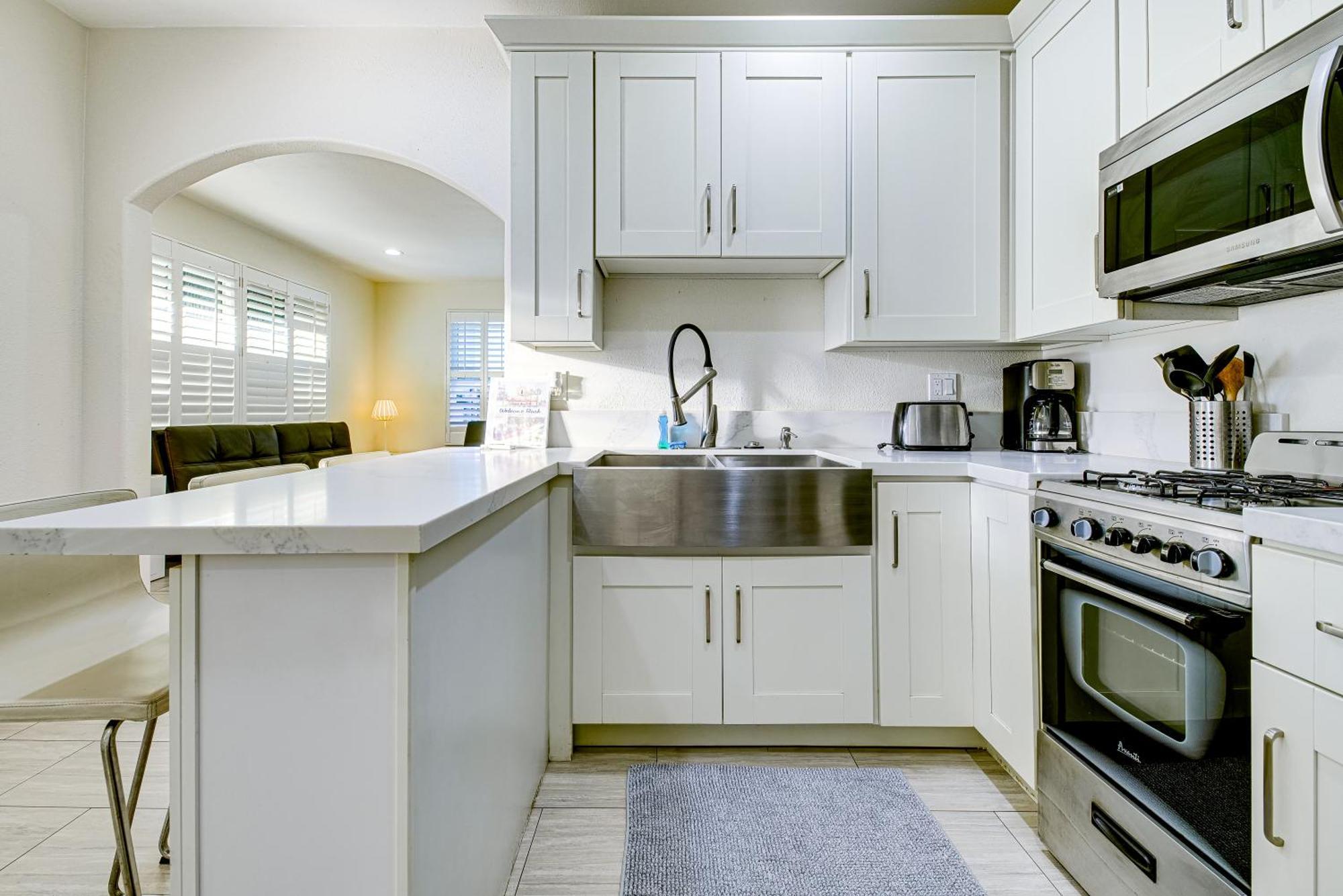 Stylish Modern Home, Ac, Parking & Near Fwys سانتا أنا، كاليفورنيا المظهر الخارجي الصورة