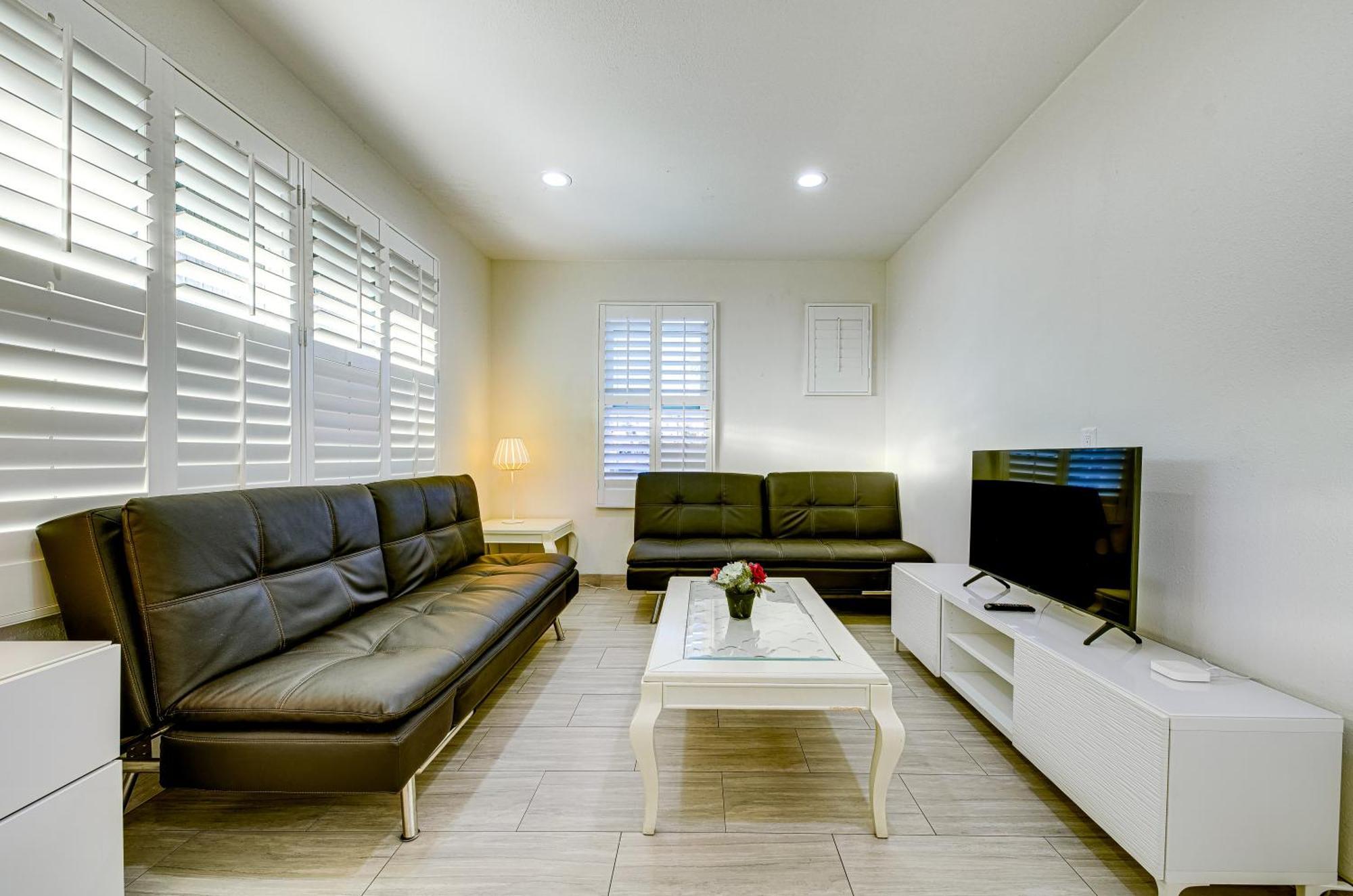 Stylish Modern Home, Ac, Parking & Near Fwys سانتا أنا، كاليفورنيا المظهر الخارجي الصورة