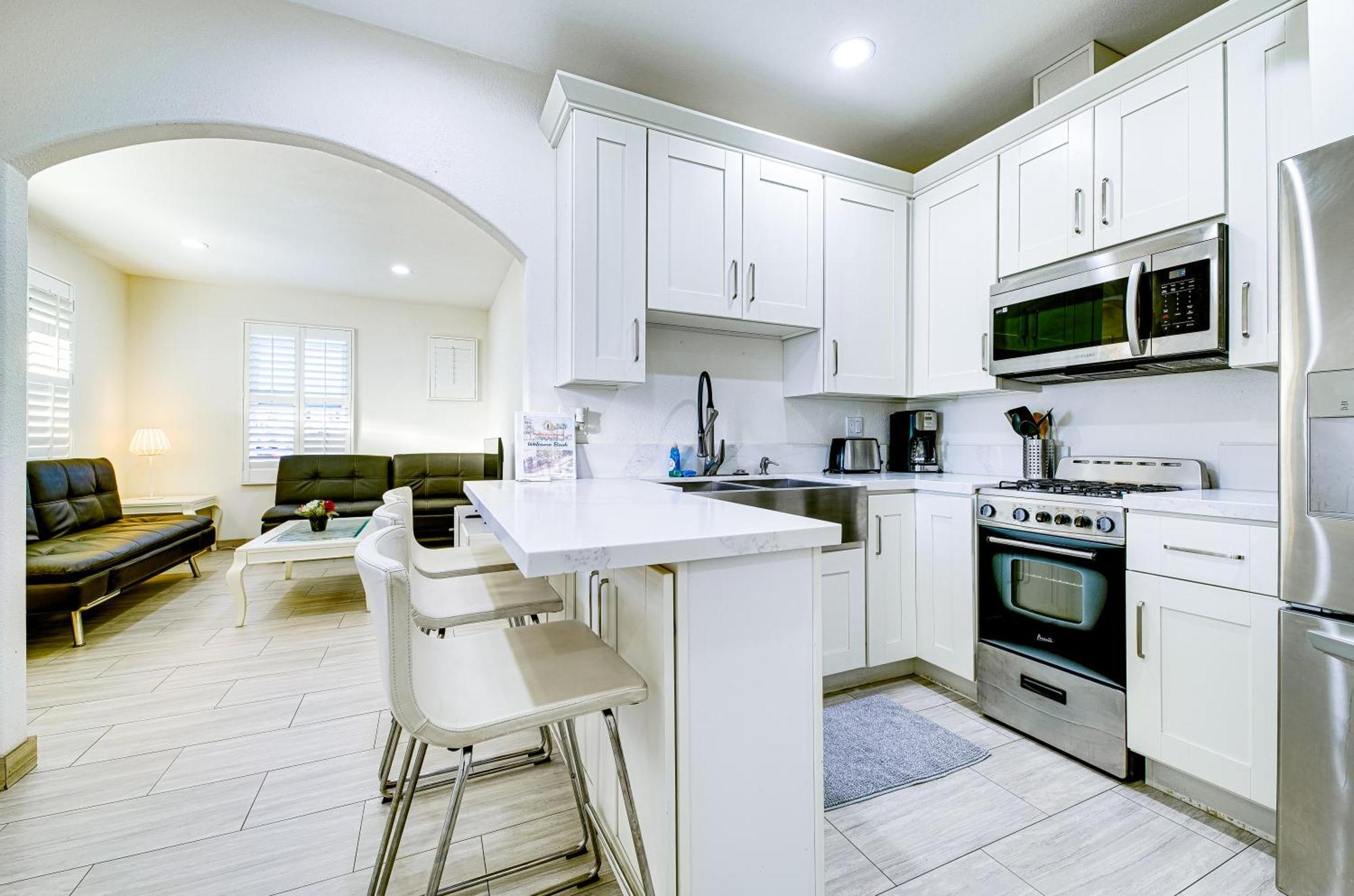 Stylish Modern Home, Ac, Parking & Near Fwys سانتا أنا، كاليفورنيا المظهر الخارجي الصورة